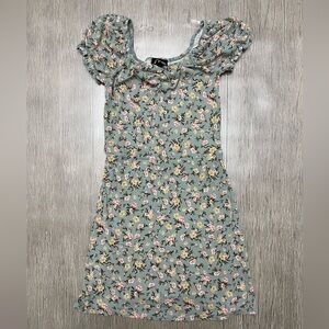 🩷 3/$20 Art class dainty flower dress size medium